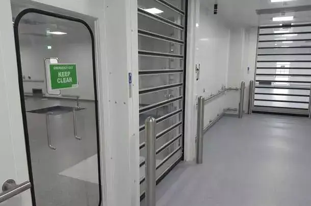 cleanroom rolling interlocking doors